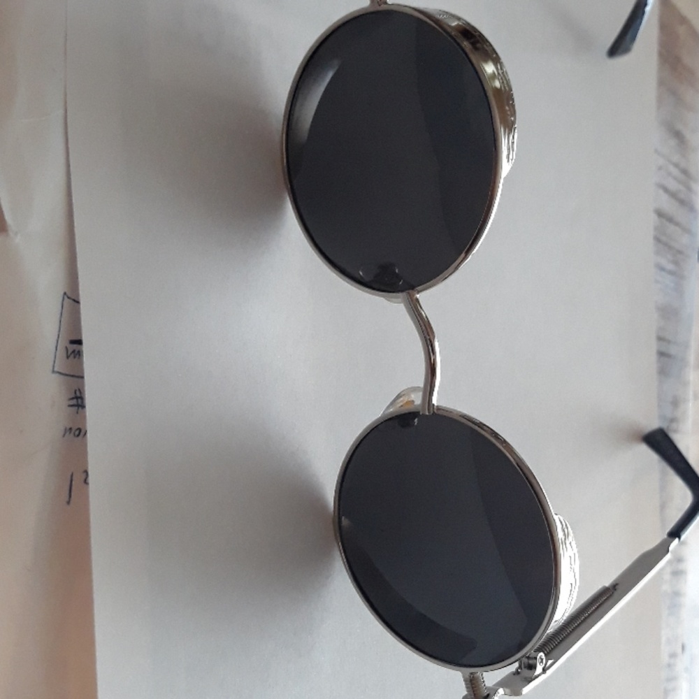 Sunglasses - Picture 4 of 5